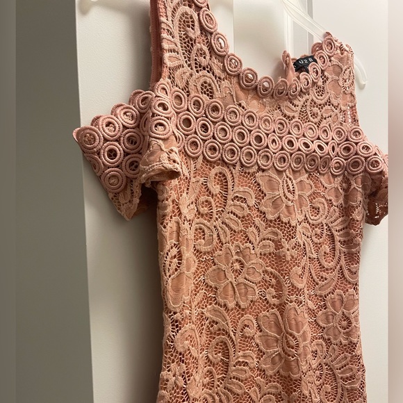 Cute spring summer dress with sleeve detail size small - Picture 2 of 2